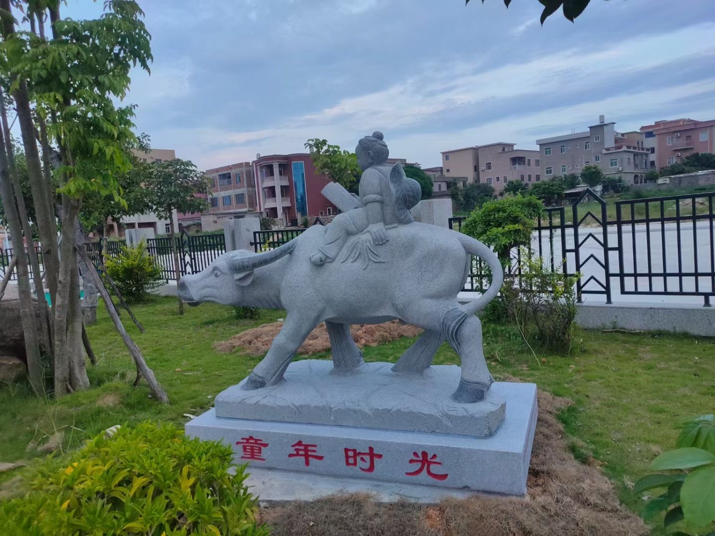 Customized Chinese Character Statues