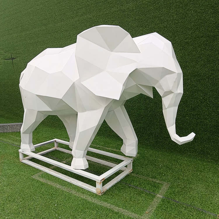 Fiberglass Sculpture - الصورة 4