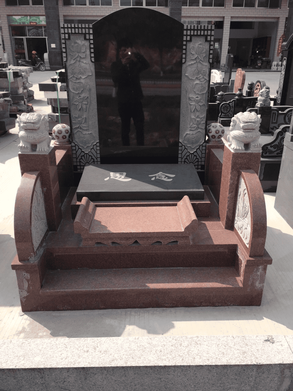 elegant-custom-memorial-monuments-1