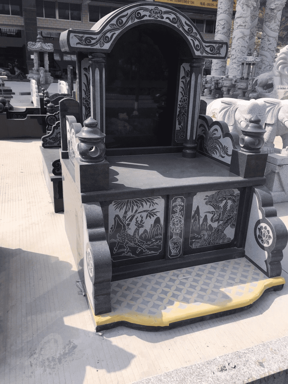 elegant-custom-memorial-monuments-2